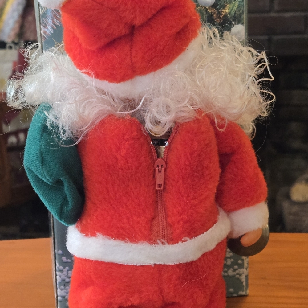 Vtg Annoying Kitschy Action Santa with Electronic Music with Box Christmas WORKS - Picture 12 of 12